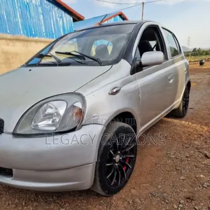 Toyota Vitz 2001 Silver