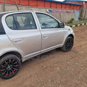 Toyota Vitz 2001 Silver