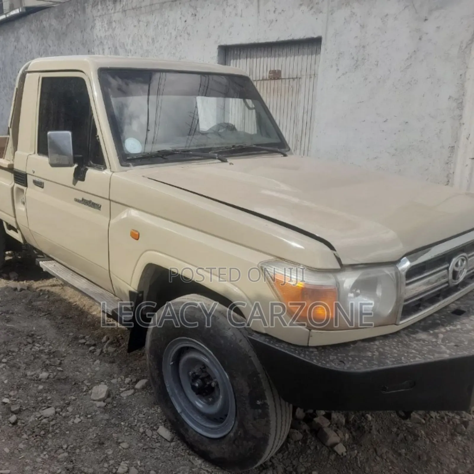 Toyota Land Cruiser 2011 White