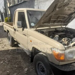 Toyota Land Cruiser 2011 White