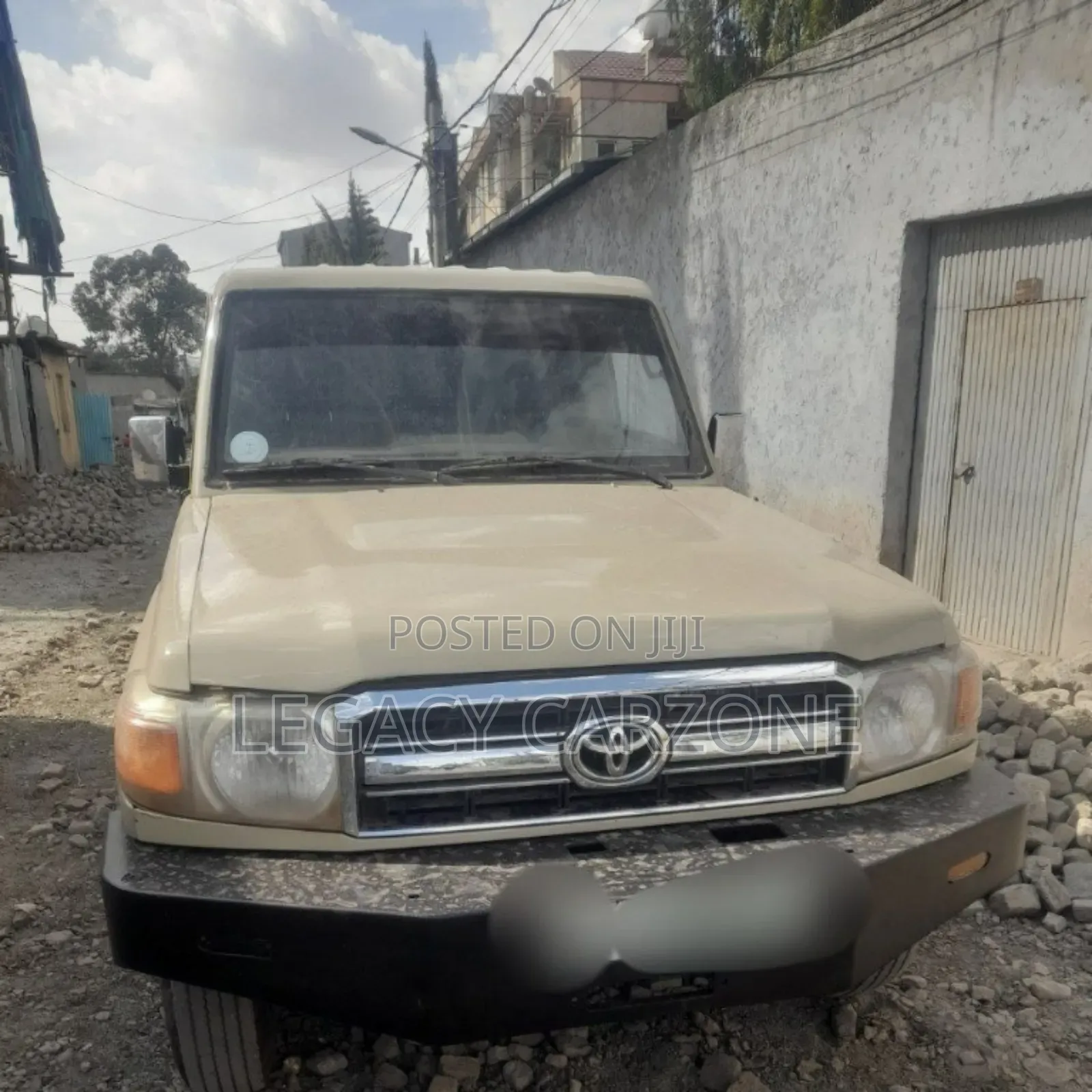 Toyota Land Cruiser 2011 White