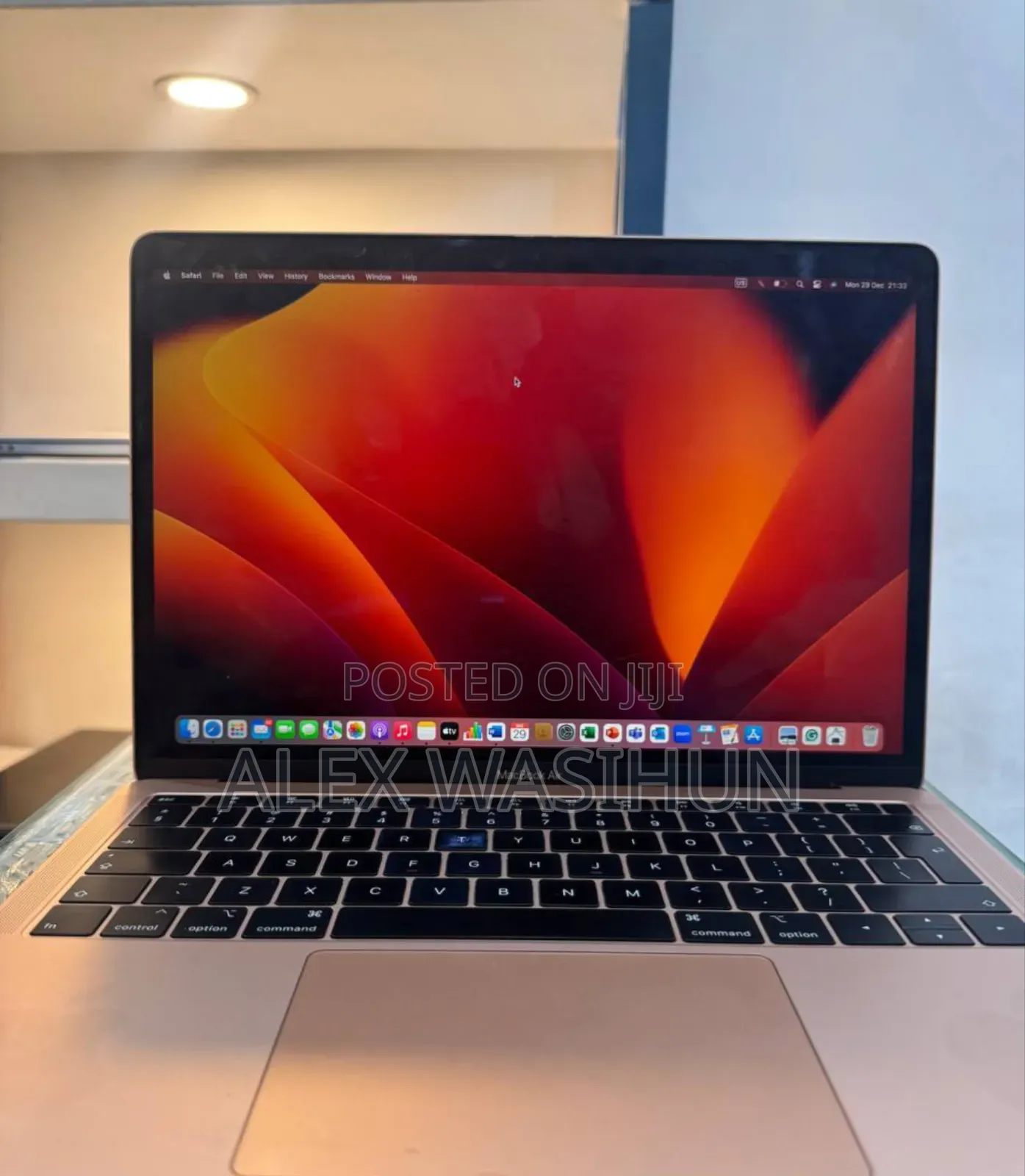 New Laptop Apple MacBook Pro 2019 8GB Intel Core I5 SSD 256GB