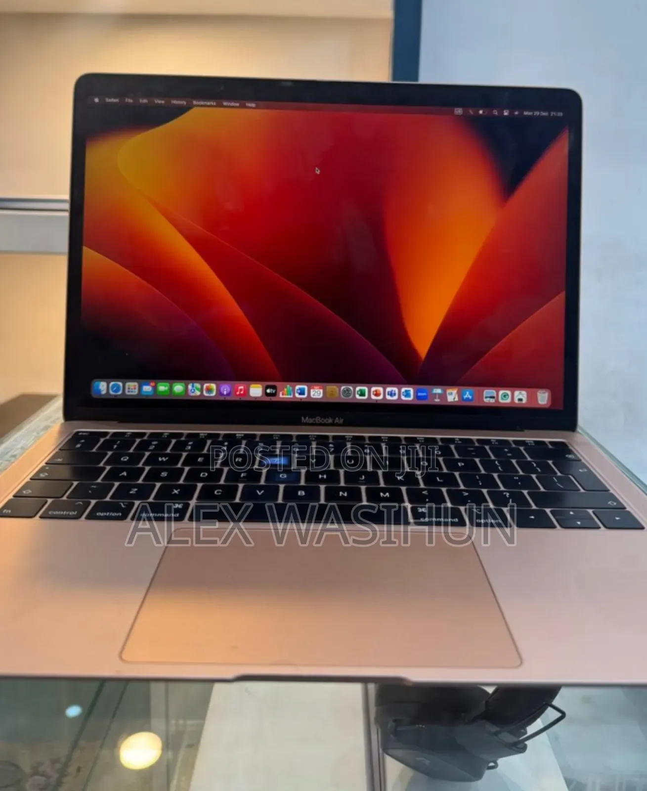 New Laptop Apple MacBook Pro 2019 8GB Intel Core I5 SSD 256GB