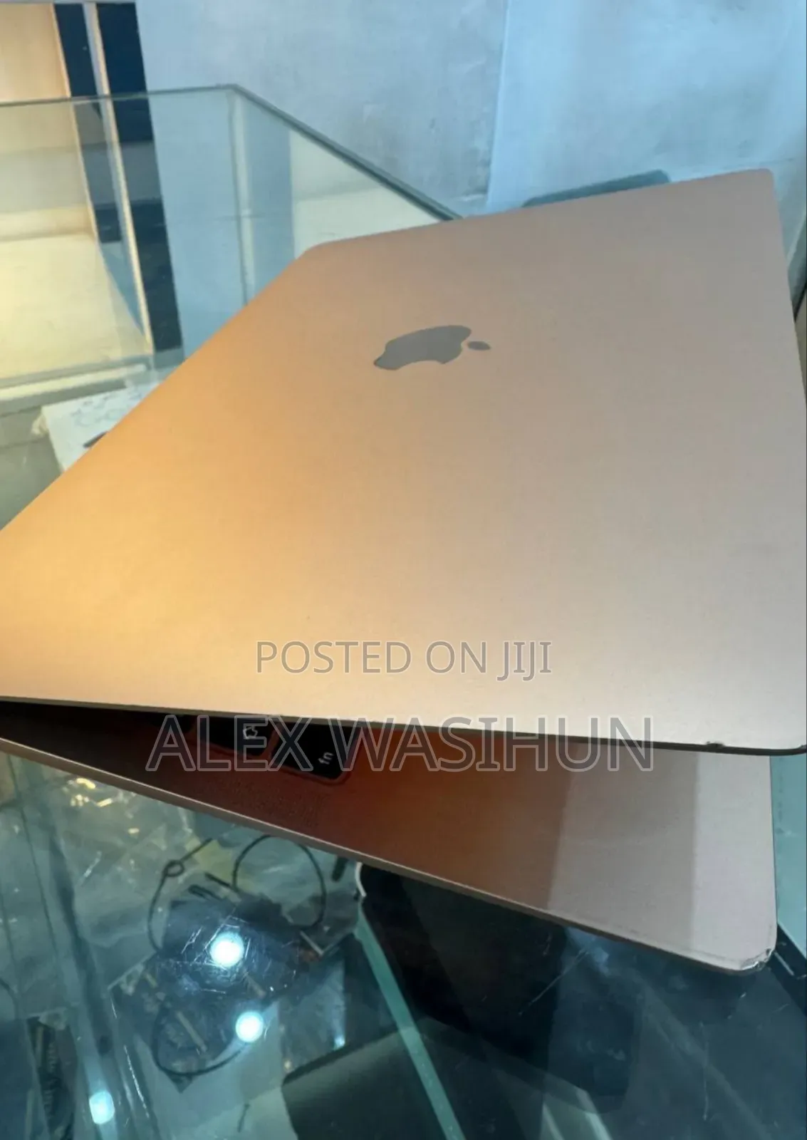 New Laptop Apple MacBook Pro 2019 8GB Intel Core I5 SSD 256GB