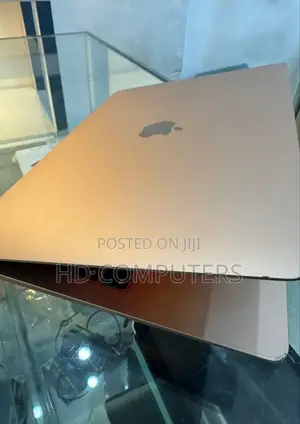 New Laptop Apple MacBook Pro 2019 8GB Intel Core I5 SSD 256GB