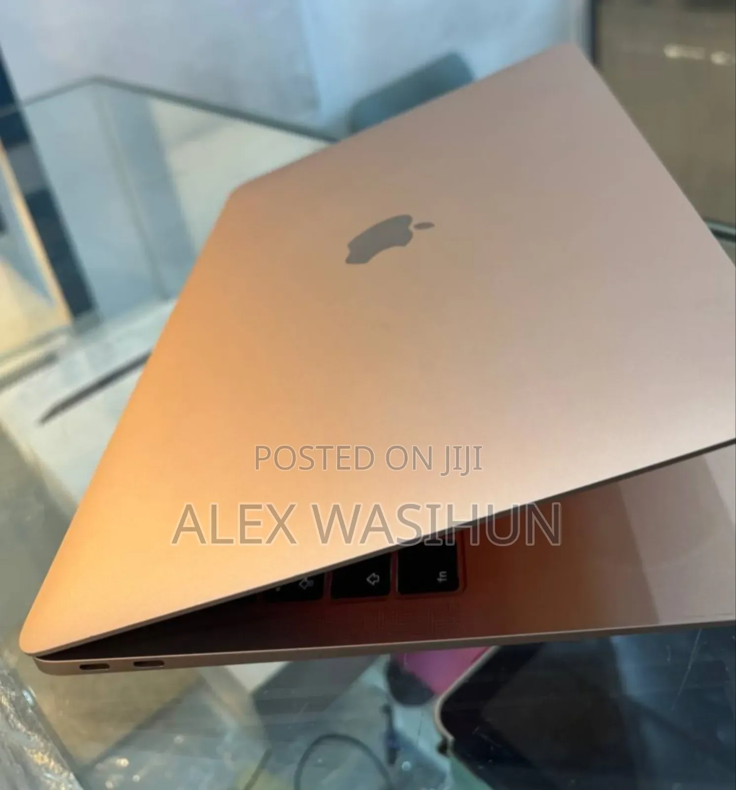 New Laptop Apple MacBook Pro 2019 8GB Intel Core I5 SSD 256GB