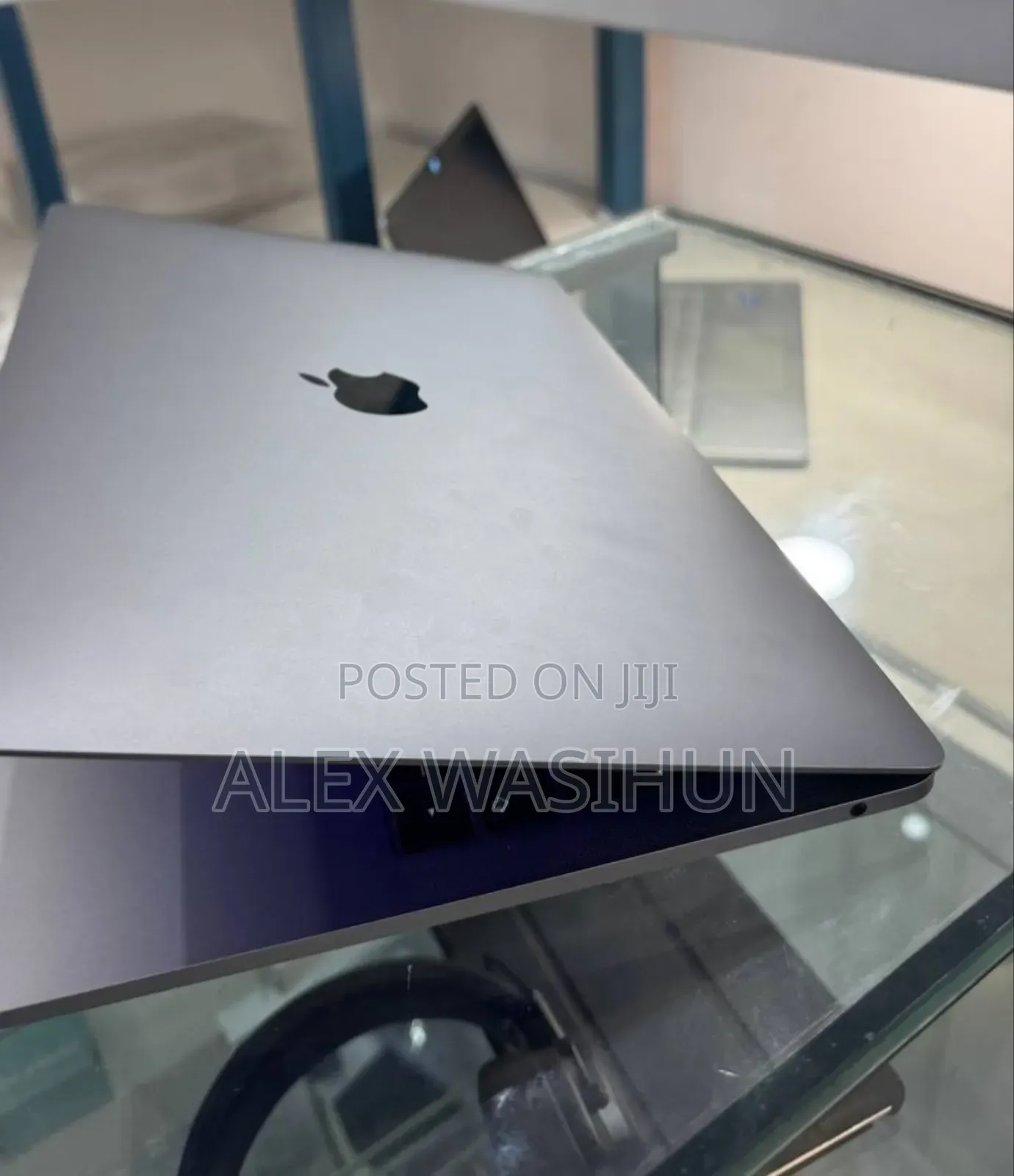 New Laptop Apple MacBook Pro 2017 8GB Intel Core I5 SSD 256GB