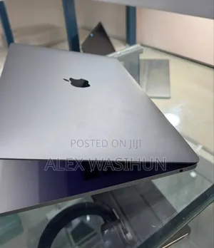 New Laptop Apple MacBook Pro 2017 8GB Intel Core I5 SSD 256GB