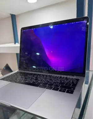New Laptop Apple MacBook Pro 2017 8GB Intel Core I5 SSD 256GB