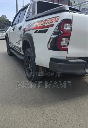 Toyota Hilux 2021 White