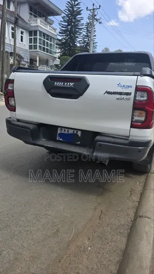 Toyota Hilux 2021 White