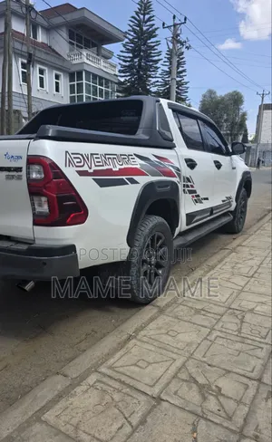 Toyota Hilux 2021 White