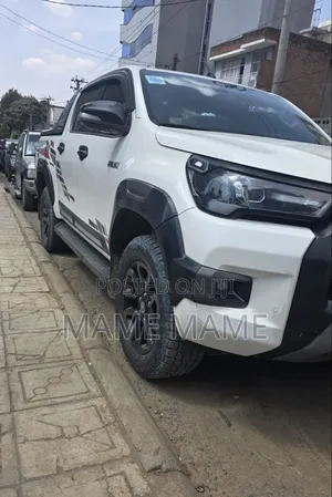 Toyota Hilux 2021 White