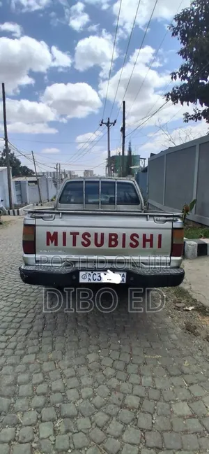 Mitsubishi L200 Club Cab 2.0 4WD 2001 Silver