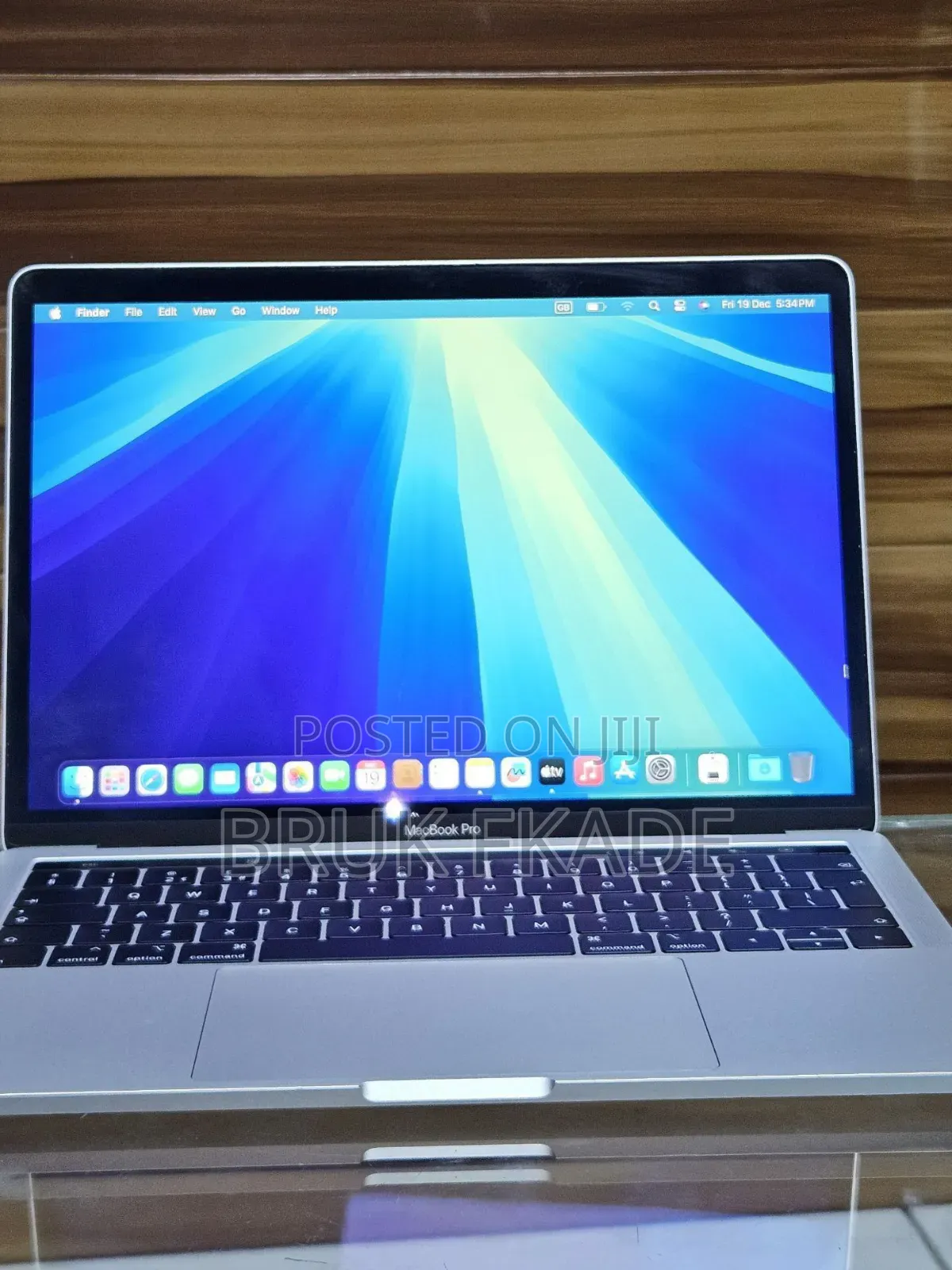 New Laptop Apple MacBook Pro 2019 8GB Intel Core I5 SSD 128GB