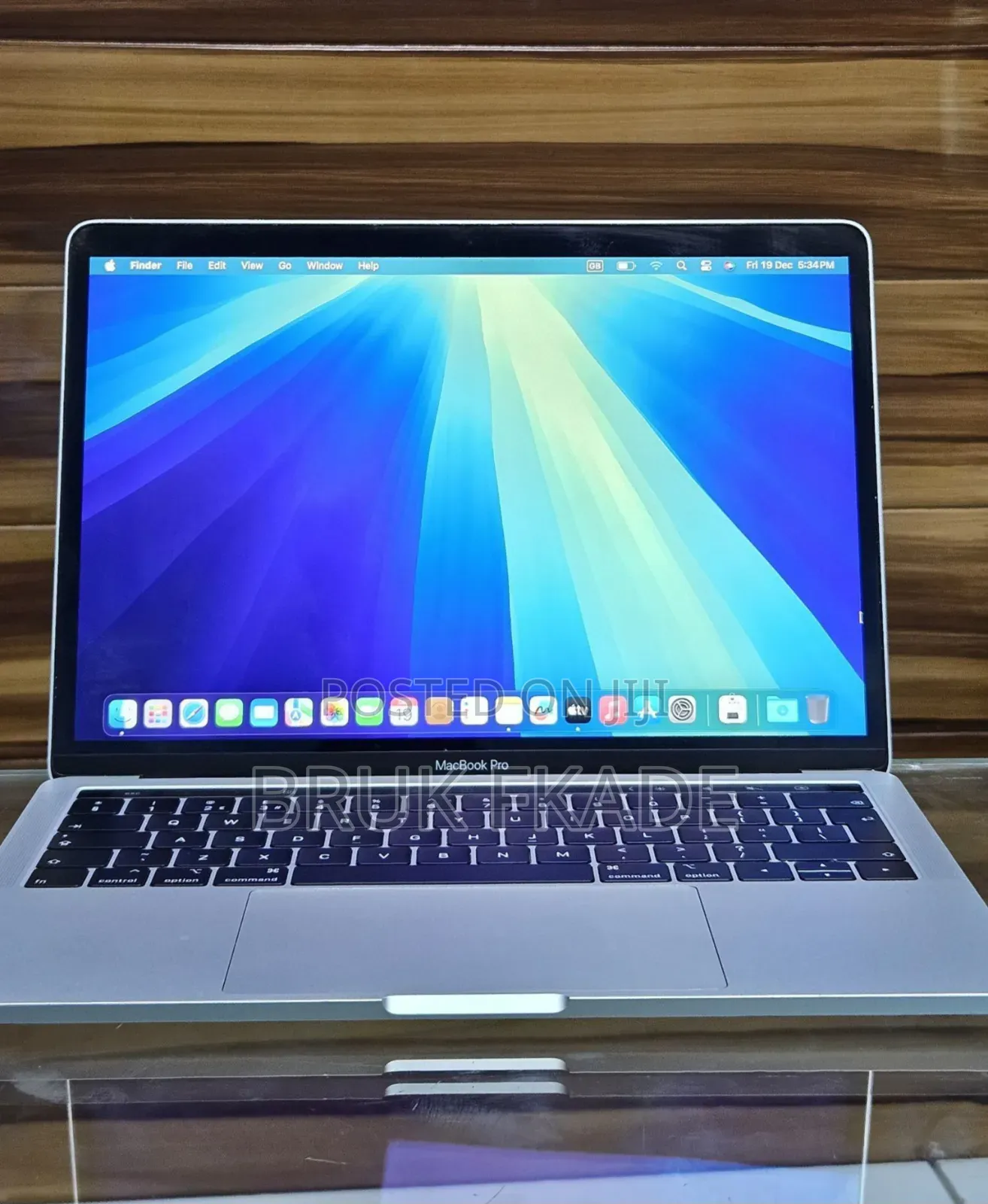 New Laptop Apple MacBook Pro 2019 8GB Intel Core I5 SSD 128GB