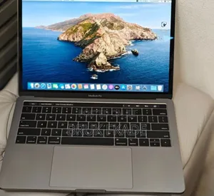 New Laptop Apple MacBook Pro 2019 16GB Intel Core I7 SSD 256GB