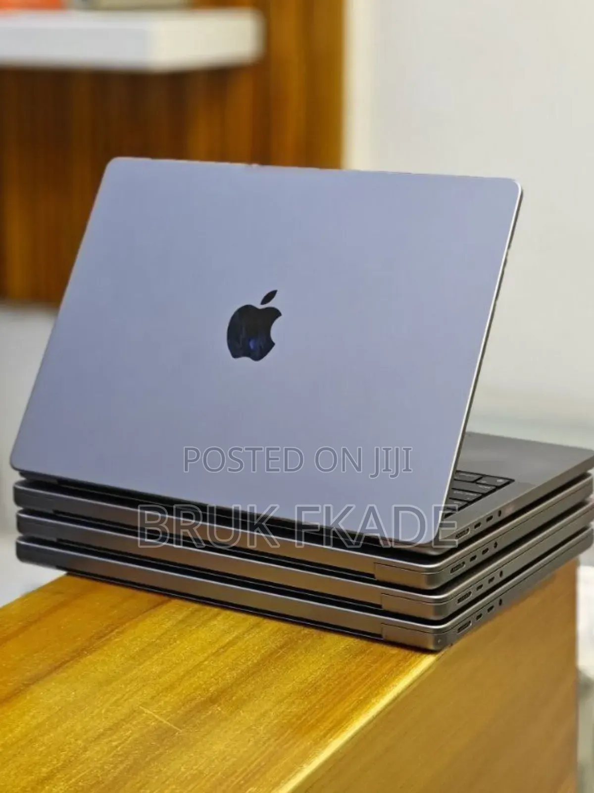 New Laptop Apple MacBook Pro M1 32GB Apple M1 Pro SSD 512GB