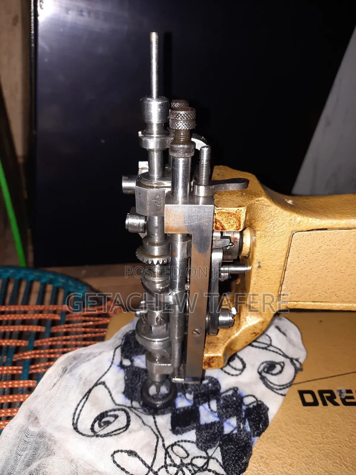 የጥልፍ ማሽን ድሬስ ሴንጀር