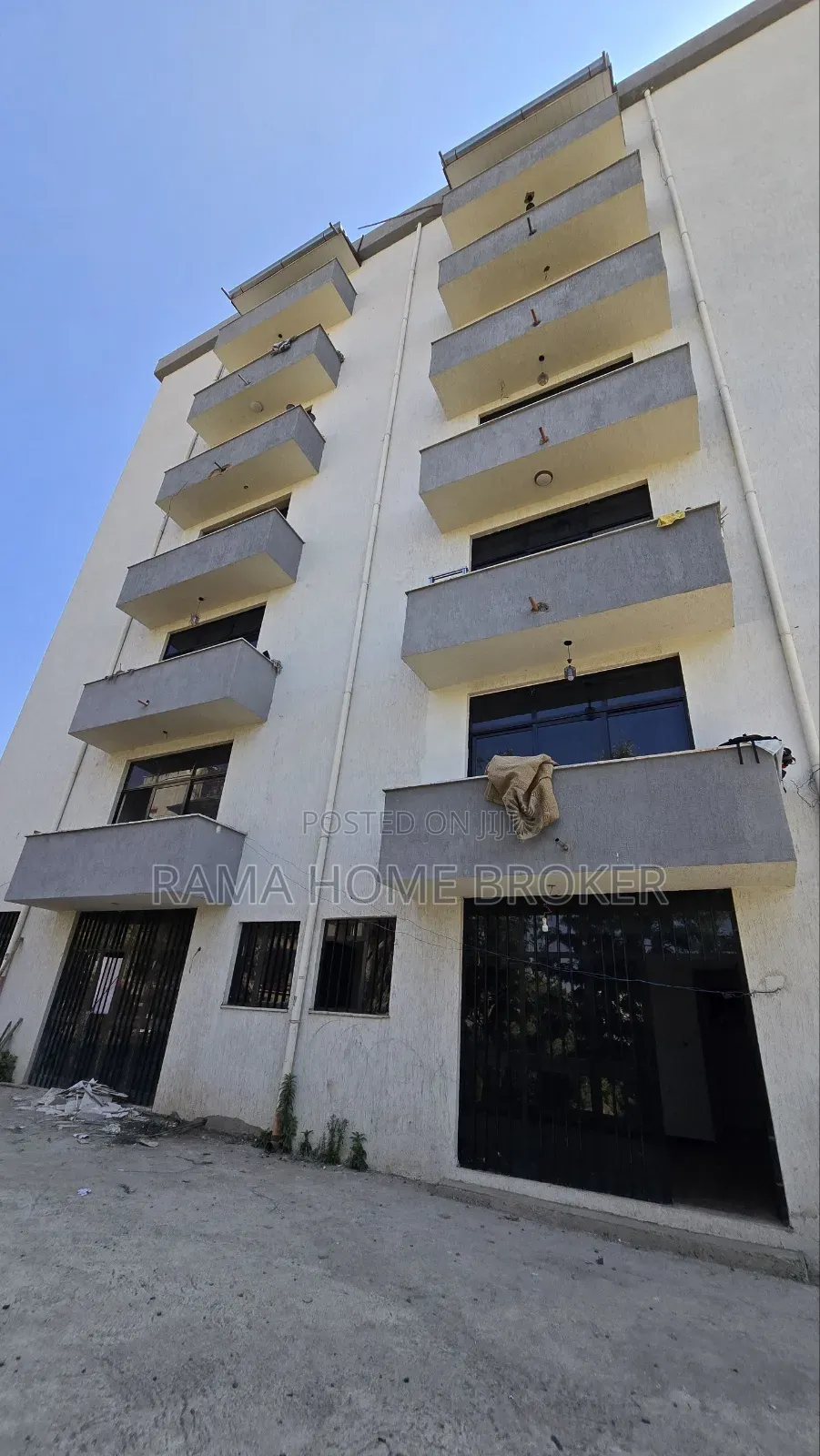 Furnished 4bdrm Apartment in መሀል ሰሚት 72, Yeka for sale