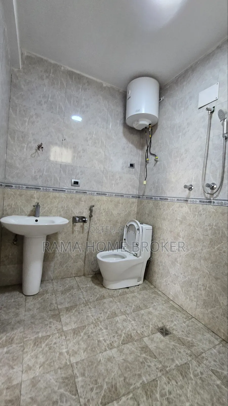 Furnished 4bdrm Apartment in መሀል ሰሚት 72, Yeka for sale