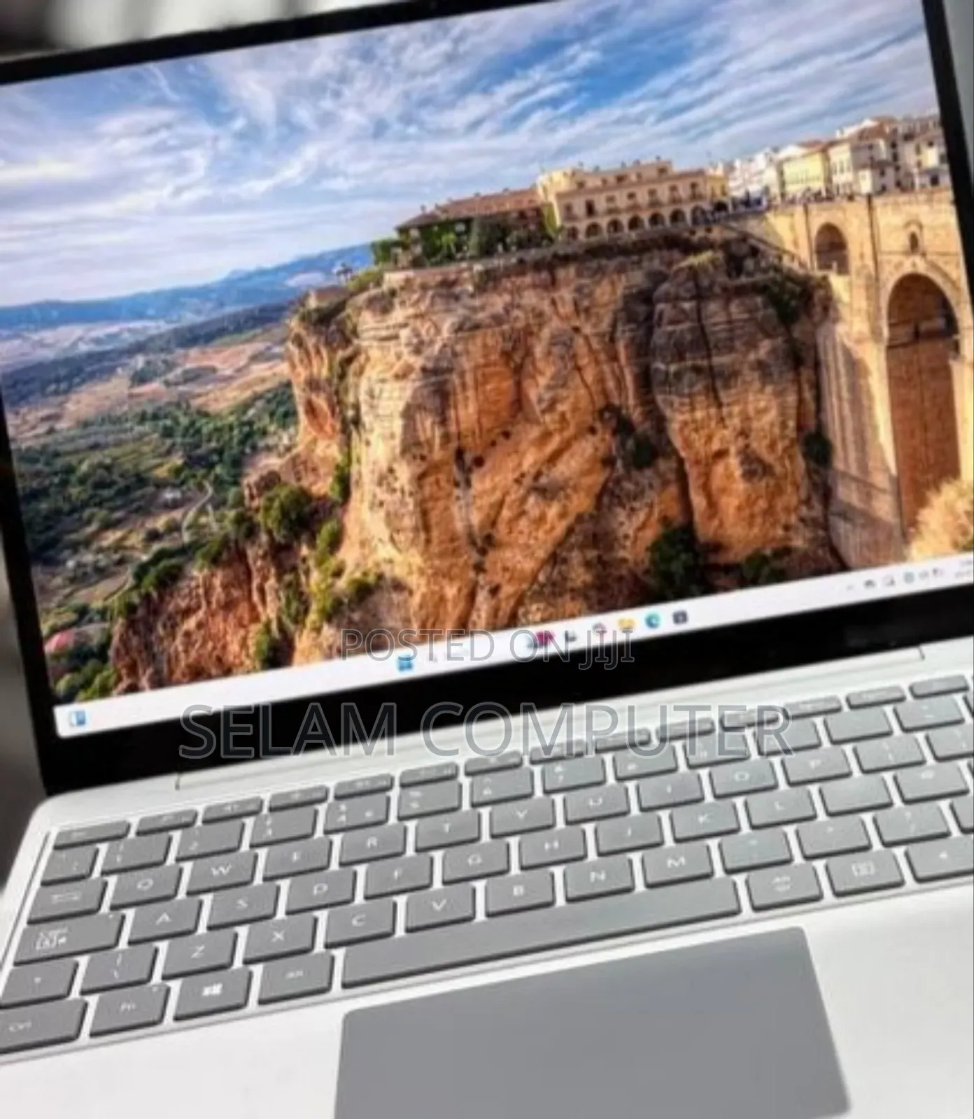 New Laptop Microsoft Surface 8GB Intel Core I5 SSD 256GB