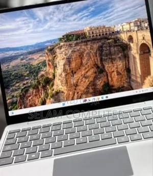 New Laptop Microsoft Surface 8GB Intel Core I5 SSD 256GB