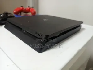 Playstation 4 Slim