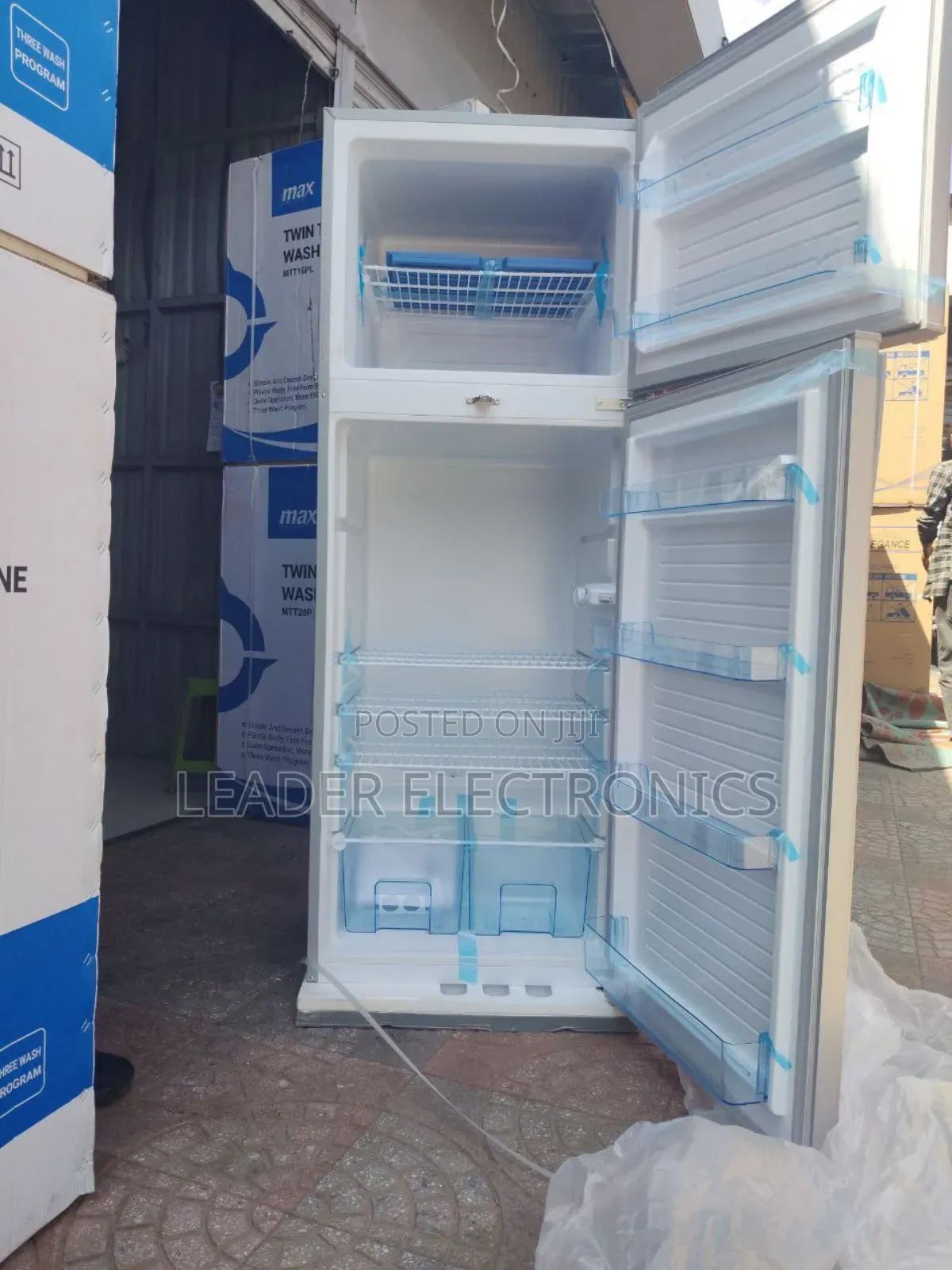 Akira Refrigerator 370