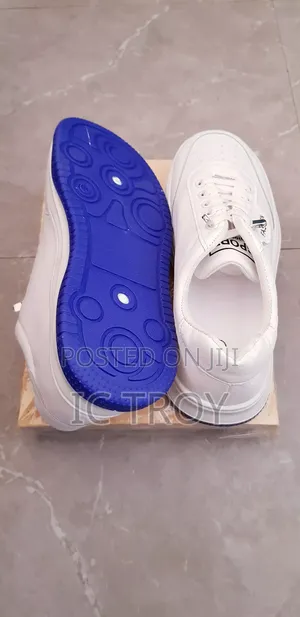 Shoes [Sneakers በተመጣጣኝ ]