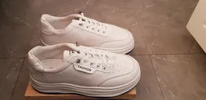 Shoes [Sneakers በተመጣጣኝ ]