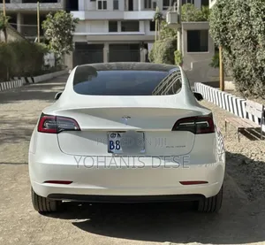 Tesla Model 3 2023 White