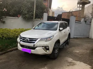 Toyota Fortuner 2.4 D AWD 2021 White