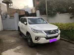 Toyota Fortuner 2.4 D AWD 2021 White