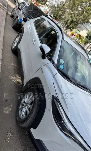 Toyota Corolla Cross Hybrid 2023 White
