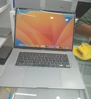 New Laptop Apple MacBook Pro 2019 16GB Intel Core I7 SSD 512GB