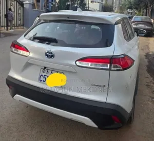 Toyota Corolla Cross Hybrid 2024 White