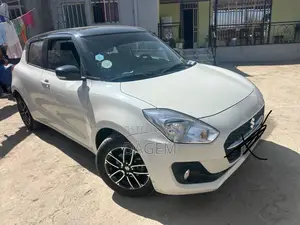 Suzuki Swift 2022 White