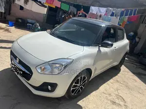 Suzuki Swift 2022 White