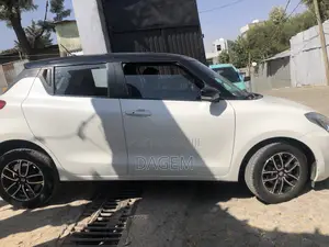 Suzuki Swift 2022 White