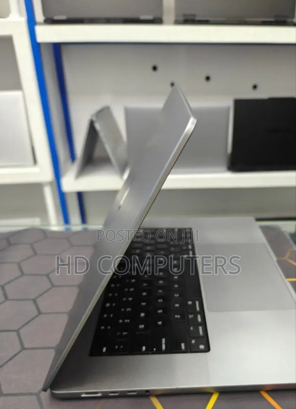 New Laptop Apple MacBook Pro M1 16GB Apple M1 Pro SSD 512GB