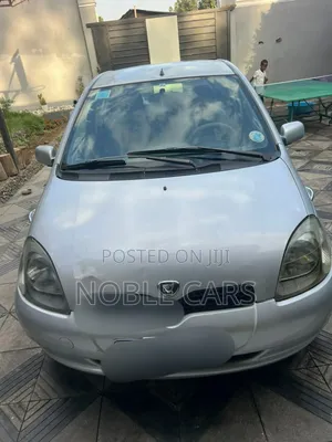 Toyota Vitz 2002 Silver