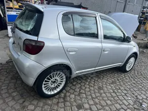 Toyota Vitz 2002 Silver
