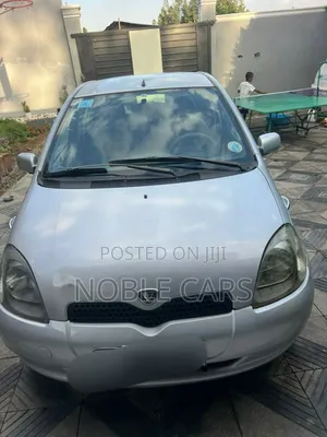 Toyota Vitz 2002 Silver