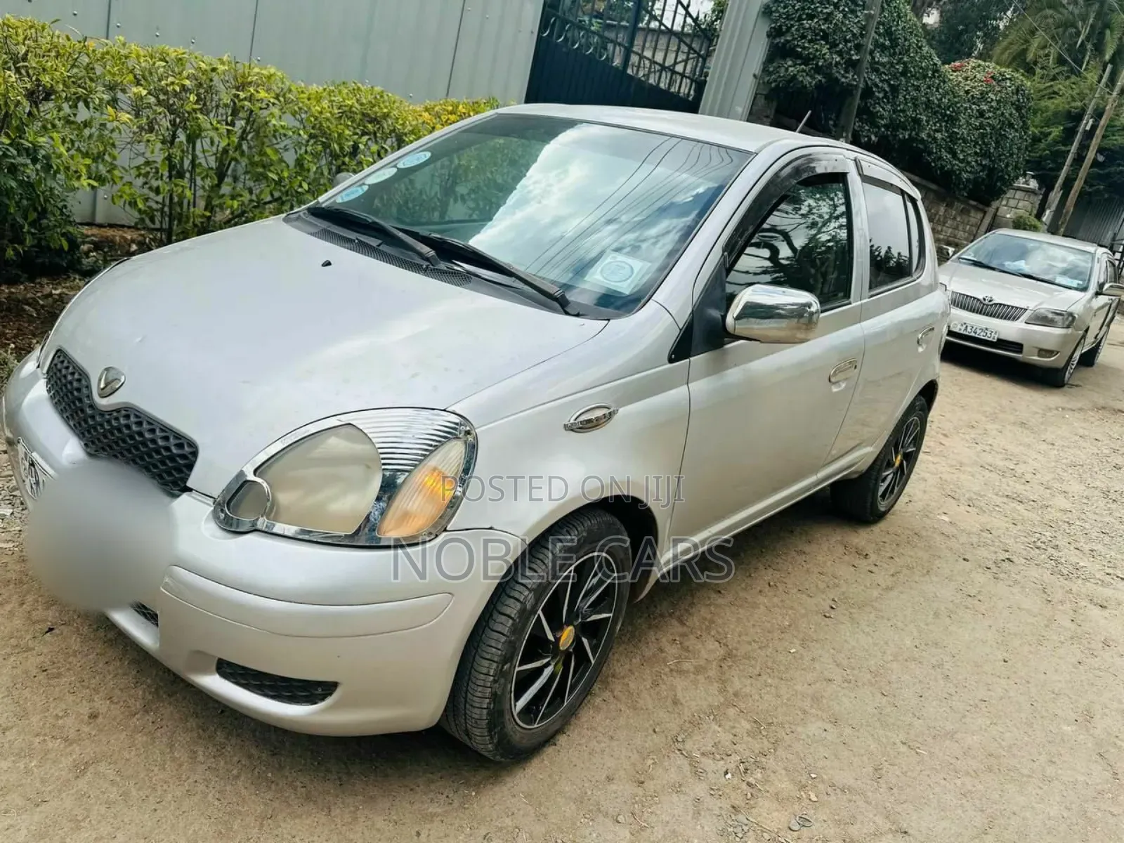 Toyota Vitz 2004 Silver
