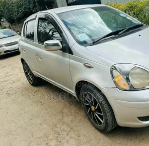 Toyota Vitz 2004 Silver