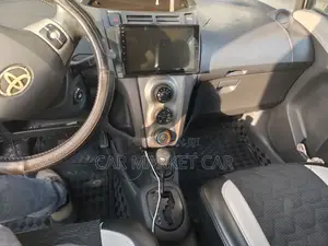 Toyota Yaris Base Hatchback 3dr 2010 Gray