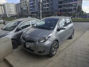 Toyota Yaris Base Hatchback 3dr 2010 Gray