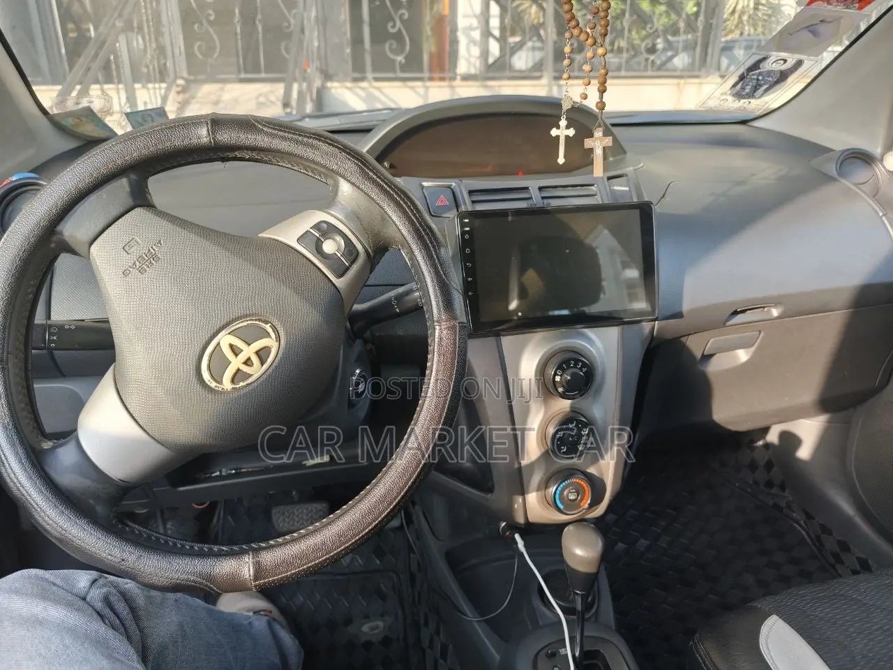 Toyota Yaris Base Hatchback 3dr 2010 Gray