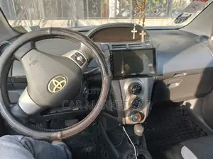 Toyota Yaris Base Hatchback 3dr 2010 Gray